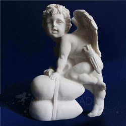 STATUE ANGE CUPIDON AVEC COEUR 29CM