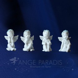 figurines d'anges blancs