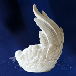 statuette bébé plume