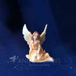 PETIT ANGELOT AVEC UNE COLOMBE