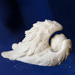 FIGURINE ANGE BLANC ENDORMI DANS PLUME