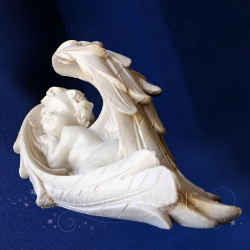 FIGURINE ANGE BLANC ENDORMI DANS PLUME