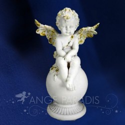 UN ANGE ASSIS