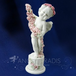 STATUE D'ANGE ET GUIRLANDE DE FLEURS