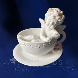 DEUX ANGES DANS DES TASSES