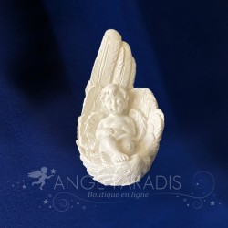 PETIT ANGE LOVE DANS SES AILES