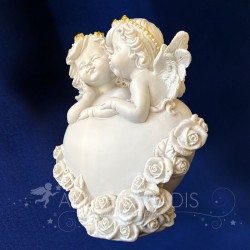 LES ANGES AMOUREUX AVEC LEURS COEURS
