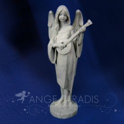 angelot avec un instrument de musique