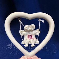 Anges romantiques avec une balancoire