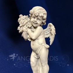 statue ange  avec fleur