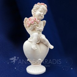 statuette ange avec fleurs