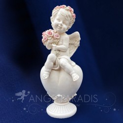  statuette ange avec fleurs