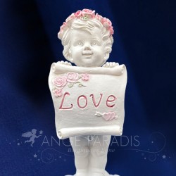 CHERUBIN AVEC UN PANNEAU LOVE