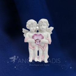 Figurine d'ange représentant un couple d'ange avec un coeur rose