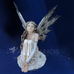 Fée Assise Ailes Noires