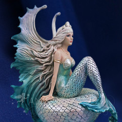 Statue sirène bleue assise – décor marin fantasy